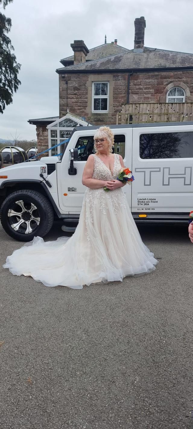 Lavish Limousines & Wedding Cars - 3