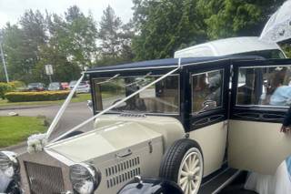 Love & Carriage Wedding Cars - 5