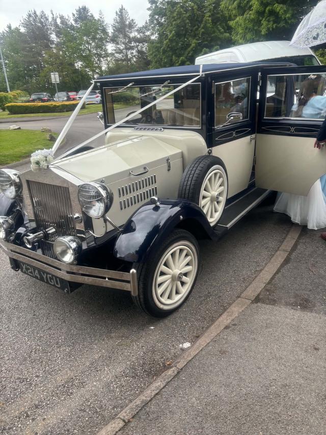 Love & Carriage Wedding Cars - 2