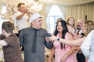 Singing Surprise - Singing Waiters and more! - 5