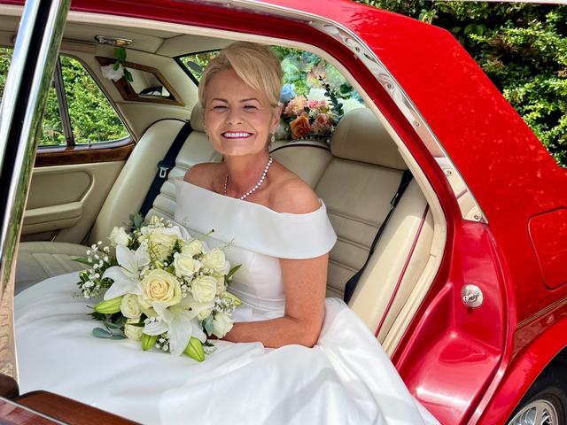 LadyR Wedding And Chauffeur Hire - 1