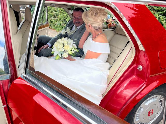 LadyR Wedding And Chauffeur Hire - 3