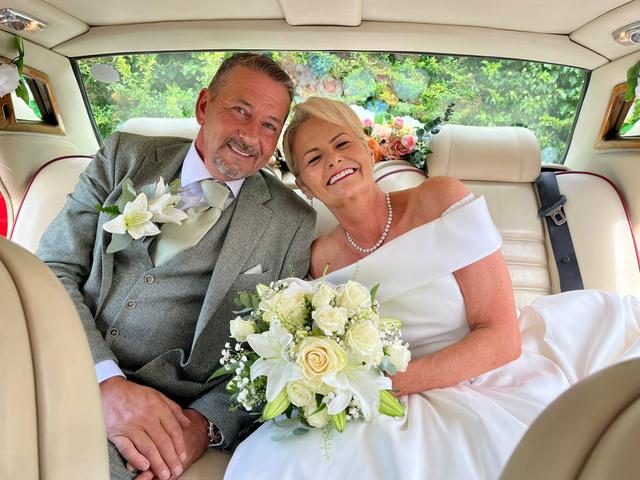 LadyR Wedding And Chauffeur Hire - 4