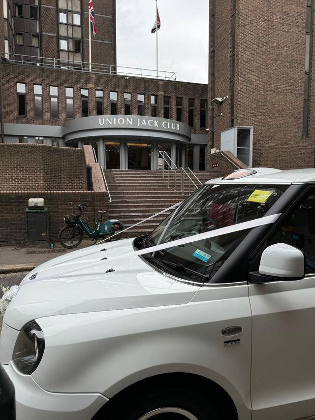 Traditional London Wedding Taxis - 1