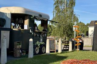 The Horseshoe Quality Mobile Bar - 6