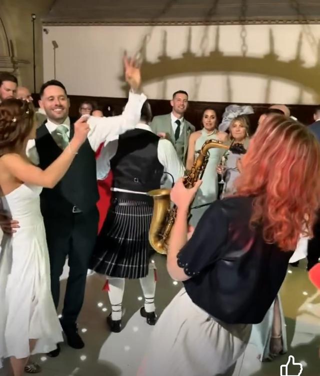 Vicki Watson DJ and Saxophone - 2