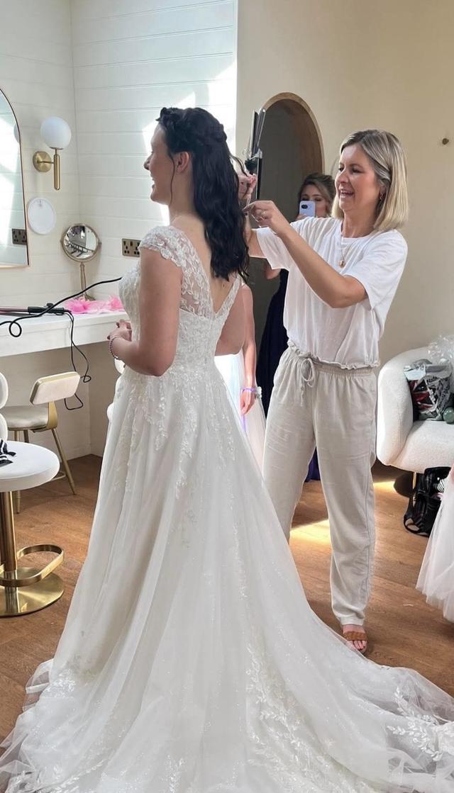 Izzy Foster-Wild Hair & Make-up Artist - 2