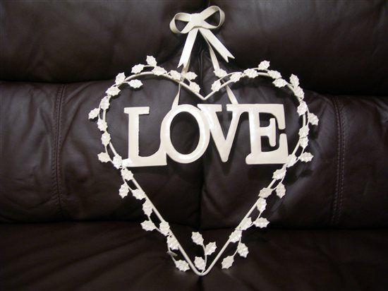 Cream metal heart (48cm x 44cm or 19" x 17"). 