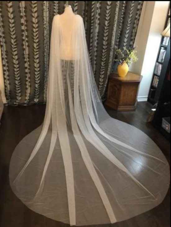 Tile cape veil, white. Brand new!