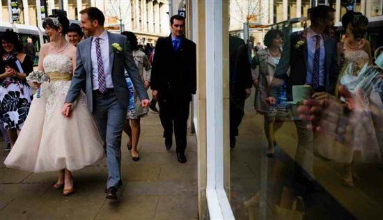 Re: Gratuitous dress flash for OMs