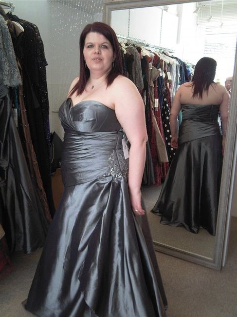 Re: Who else isn't marrying in white/ivory?