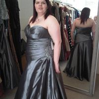 Re: Who else isn't marrying in white/ivory?