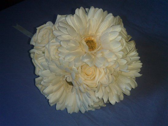 Re: Lots for Sale after my wedding! Centrepieces, Flowers, Petals, Me To You Cake Topper & some Burg