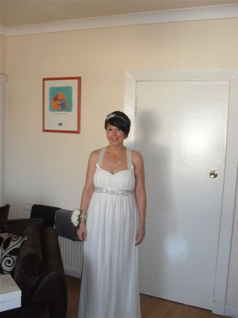 Re: Please post your wedding dress piccies - in a dilemma!