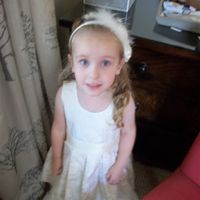 Re: Flowergirl hair style and accesories