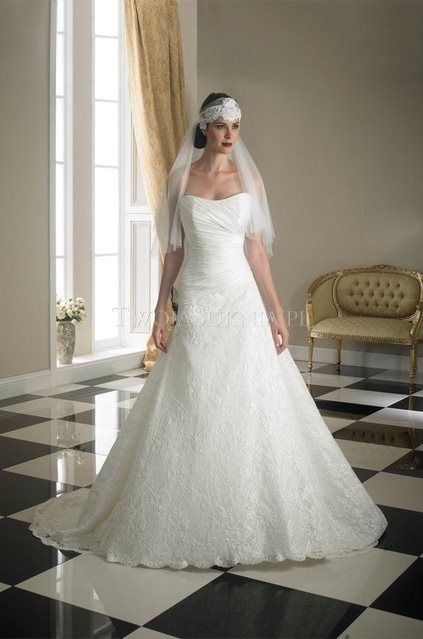 Re: Dress for a wedding abroad