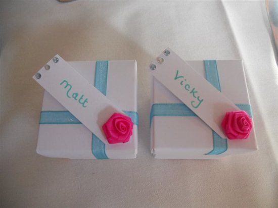 Re: turquoise scheme: how to find ribbons, balloons, umbrellas? / make-up problem