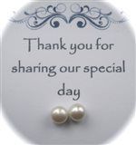 Re: What do I buy my aunt as a present who is making our wedding cake?