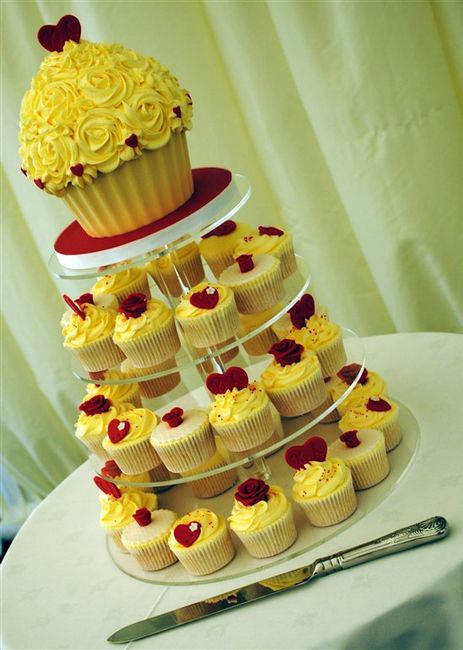 Re: FLASH ME YOUR WEDDING CAKES!