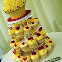 Re: FLASH ME YOUR WEDDING CAKES!