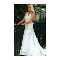 Re: OM dress *Flash* - Model vs Real