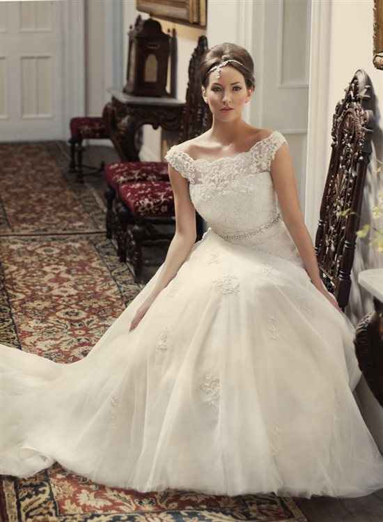 Benjamin Roberts 2416 Ivory, Tulle and Lace