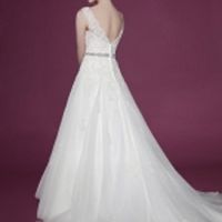 Benjamin Roberts 2416 Ivory, Tulle and Lace