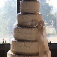 Re: FLASH ME YOUR WEDDING CAKES!