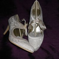 **Flashes** married at last!