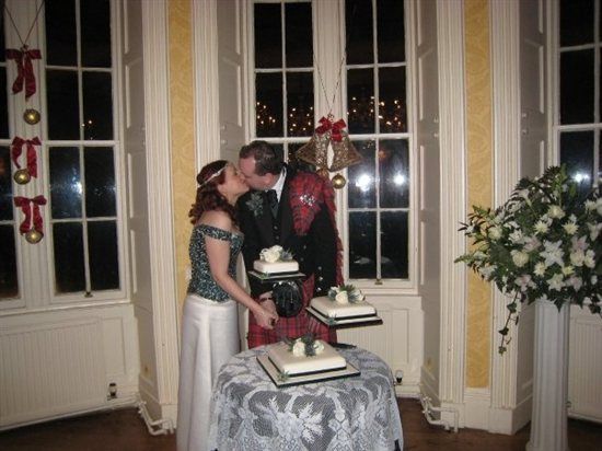 Re: Could your H describe your wedding dress?!