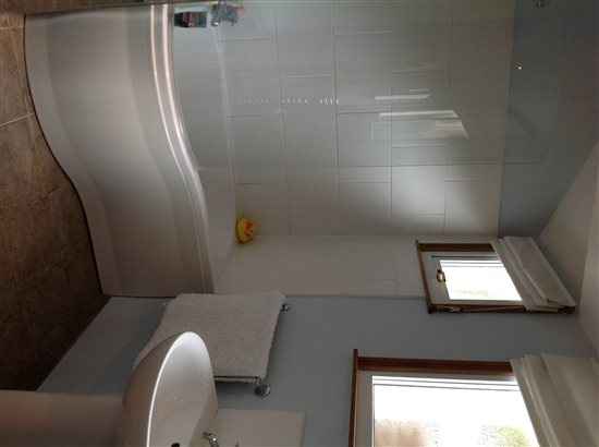 Re: Another house post - flash your bathrooms please...