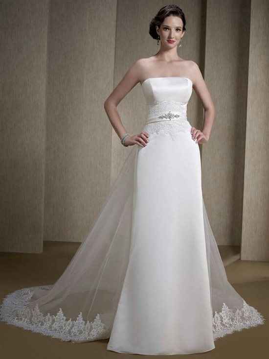 Re: How would you describe your dress? Include *flashes* if you want!