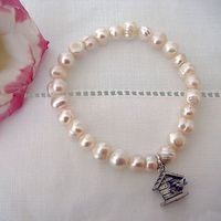 Re: Thank you present  for someone outside the wedding party?