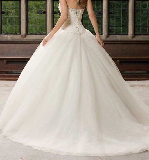 Re: I love with two dresses