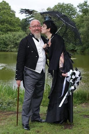 *Gothic Bride's Wedding report***22nd June 2011*Lots of flash* 