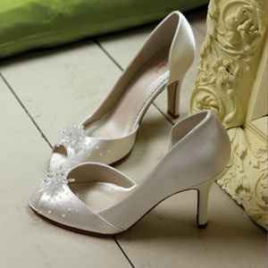 Re: Please help...shoe shopping with *flashes*