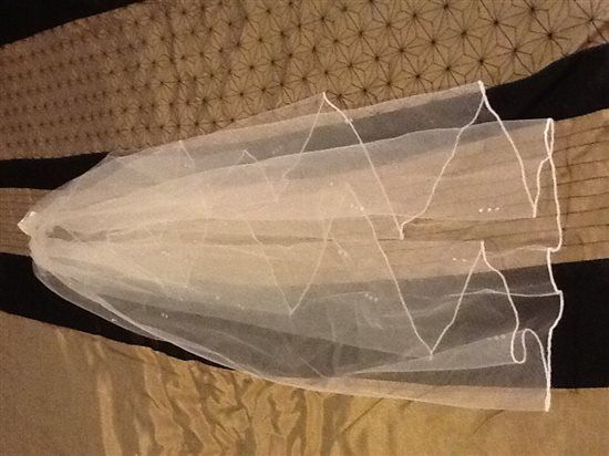 Wedding veil fingertip length