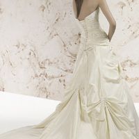 Re: Flash of wedding dresses