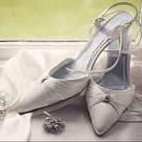 Re: Any other brides wearing Ronald Joyce - Patience? Help with accessories please :)