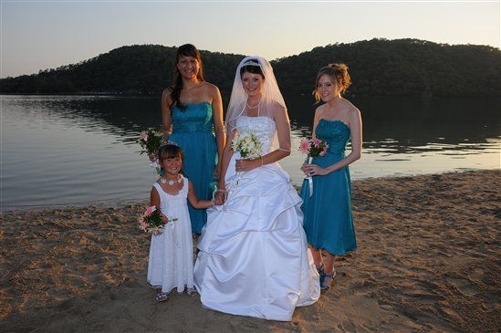 Re: Turquoise bridesmaid dresses, what colour flowers?