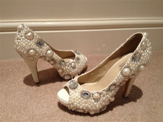 2 pairs of beautiful unworn bridal/wedding shoes for sale!