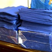 Norfolk: Wedding items for sale blue theme colour, fish bowls, mirror plates and more....