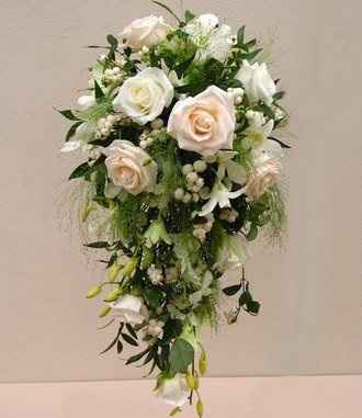 Re: what kind of flowers are you having in your bouquet and what are your bridesmaids having? *flash