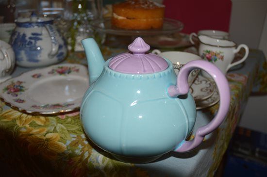 Re: vintage mis-matched crockery