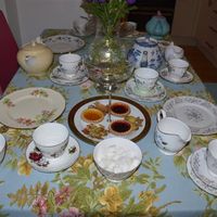 Re: vintage mis-matched crockery