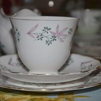 Re: vintage mis-matched crockery