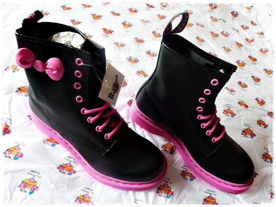 Re: What Type of Shoes Do You Wear?