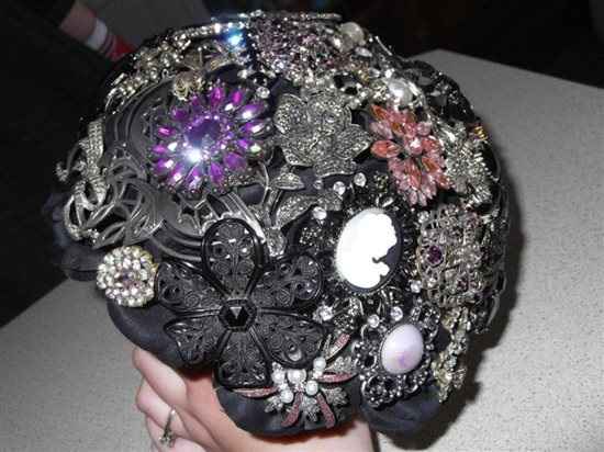 Re: What do you think bout brooch bouquets ?