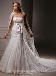 Re: Maggie Sottero Dresses - Who has one? Flashes please