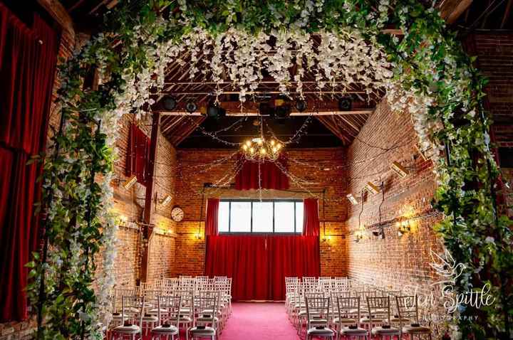 I love the walls of this venue 